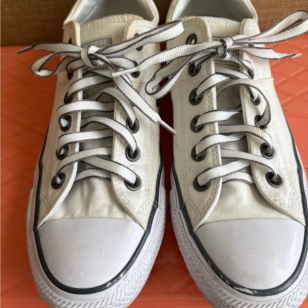 Converse All Star White Canvas Shoes Size 8 Women’s
